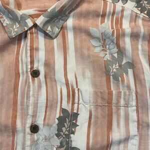 Tommy Bahama Men L 100% Silk Button Front‎ Short Sleeve Floral Island Life Beach